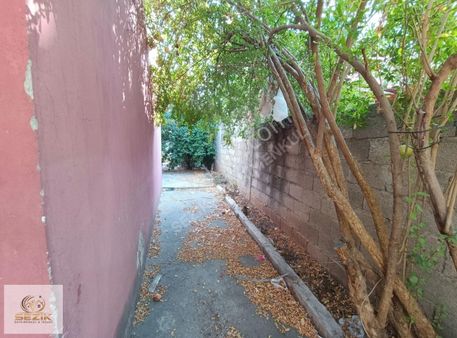 Yenibey Mahallesi Nde 300 Metrekare Arsa İçinde Tek Katlı Ev