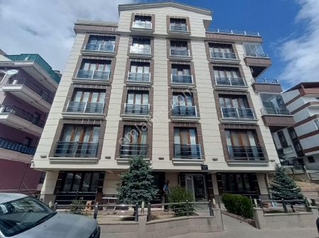 Ayvalı Kardeşlerde Yeni Bina Düz Giriş