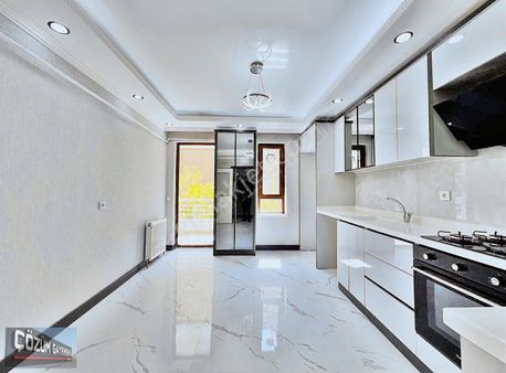 Çözüm Fırsatları Devam Ediyor 3+1 Orta Kat Full Yapılı Daire.