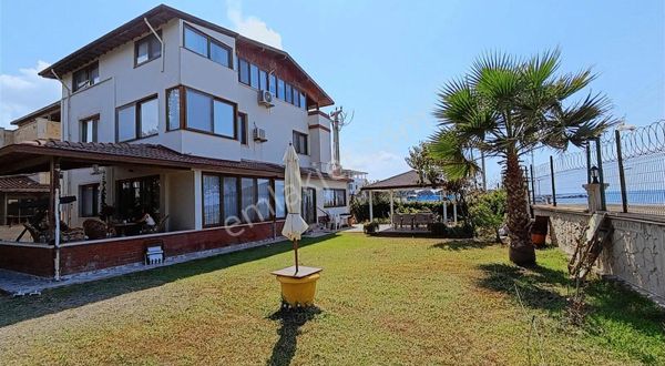 Karaağaç Rhosusta Denize Sıfır Lüx Triplex Villa
