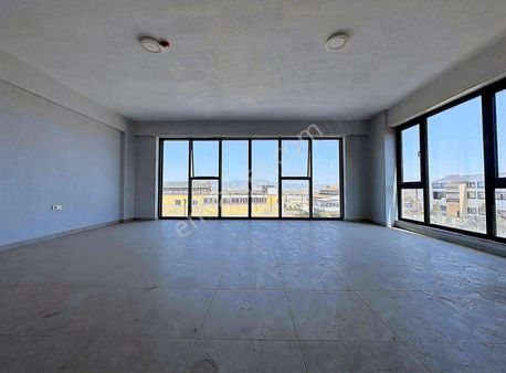 Gümüşler Bulvarında İzmir Yoluna 200m Geniş Ofis