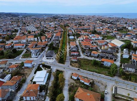 Karasu Aziziyede Denize Yürüyüş Mesafesinde 2+1 Satılık Daire