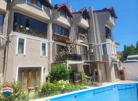 Remax Hikmet Başer Kırkpınar'da 2+1 Satılık Bahçe Dubleksi Daire