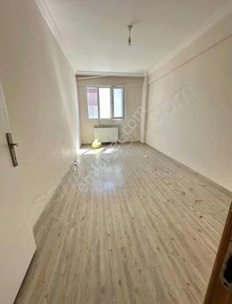 Aytaç Emlak'tan Site İçinde Satılık Ara Kat 2+1 K. Mutfak Daire