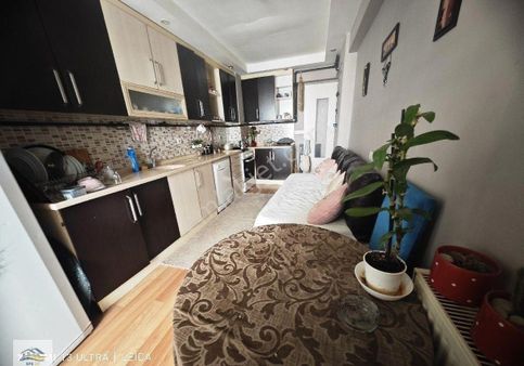 Fesleğen Mahallesi'nde Satılık Çift Balkonlu 3+1 Daire