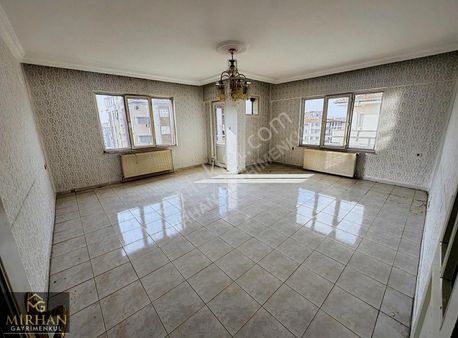 Yeditepe Mahallesinde Satılık 3+1 Geniş Fırsat Daire