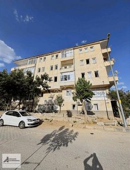 75. Yıl Ortaokulu Karşısında Satılık Daire