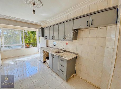 Dora'dan Altınkum'da Ara Kat Ebeveyn Banyolu 2+1 Satılık Daire