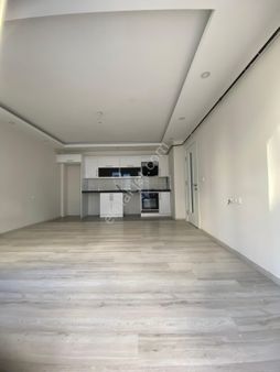 Bayrakçeken'den 1+1 Kiralık Aktaş Mah Gölcük Bulvarı Merkeze Yak