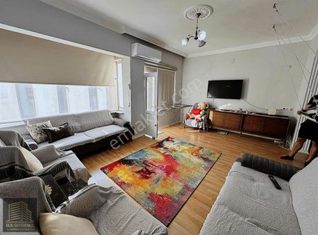 Çanakkale Merkez Çarşı'da İçi Özenle Yapılmış 3+1 Daire