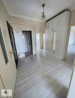 Piramit Dm'den 3 + 1 Kombina Bölgesinde Satılık Daire