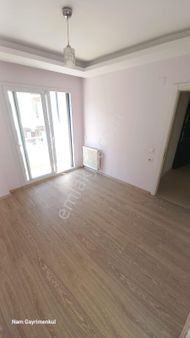 Çiftlikköy Mahallesi Satılık Ferah Ara Kat 1+1