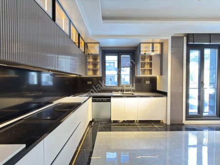 Subayevleri Botanik Parkı Karşısında 4+1 175m2 '0' Site İçinde