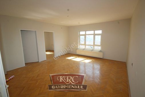 Krc'den Nato Yolu Caddesi Üzerinde Ulaşımı Kolay 3+1 Kiralık Daire