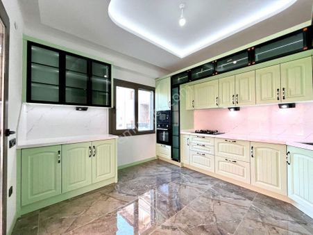 Yükselden Kızılkeçili Kazdağlarının Eteğinde Lüx 3+1 Sıfır Villa