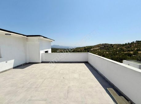 Parladan Kendine Ait Teraslı Doğa İle İç İçe Yerden Isıtmal 1+1