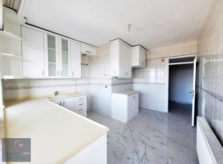 Adalette Kiralık 2+1 Manzaralı İçi Boyalı Ve Yenilenmiş Daire