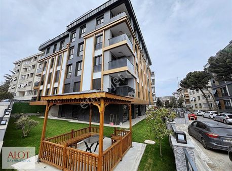 Acıbadem Akasya Karşısında Satılık 2+1 Ebeveyn Banyolu Daire