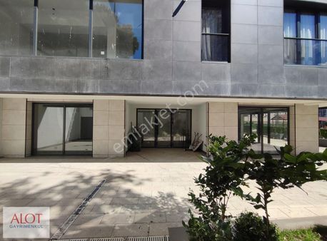 Cadde Üzerinde Kiralık Dükkan & Mağaza