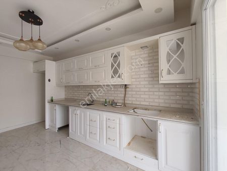 Meskenden İbnisina Mh 3.5+1 Ara Kat İskanlı Hasarsız Kat Bahçeli