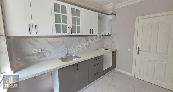 Kızıltoprakta Ayrı Mutfak Masrafsız Yapılı 2+1 Yüksek Giriş