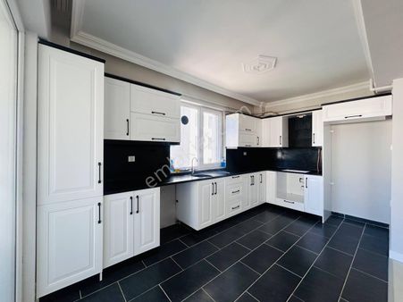 Atakent’te Sitede İçi 4+1 Mülkiyet Tapulu Ara Kat Daire