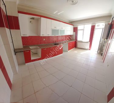 Sancak Yüzme Havuzu Yakını Geniş 3+1 Satılık Daire