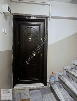 Çiçek Emlaktan Kiralık Merkezi Konumda Ara Kat Daire