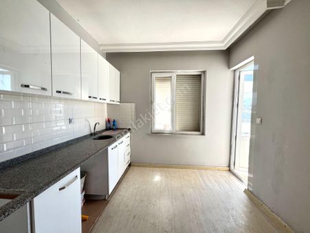 Cumhuriyet Mahallesinde Geniş Kullanışlı Fırsat 3+1 Arakat Daire