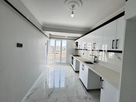 Okullara Yakın 3+1 135m2 Ankastreli Lüks Ara Kat Fırsat Daire