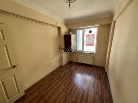 Akademi'den Aöf Yanı Ara Kat Asansörlü Kiralık 1+1