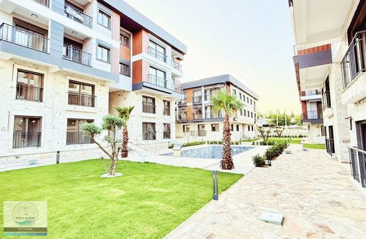 Aliağa Kurtuluş Mh. Havuzlu Site İçinde Geniş 2+1 Daire