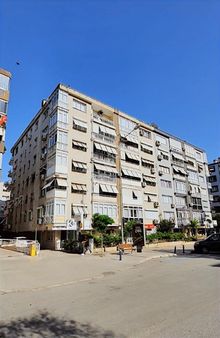 Karşıyaka Bahriye Üçok Bulvarında Satılık 3+1 Daire