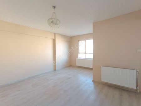 Babacandan Yenişehir'de Doğalgazlı-parkeli 3+1 Satılık Daire