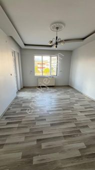 Salı Pazarı Yakını Süper Konumlu Ara Kat 3+1 Satılık Daire