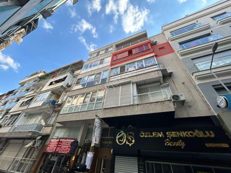 Karşıyaka Çarşı İçinde Satılık Ara Kat 2+1 Daire