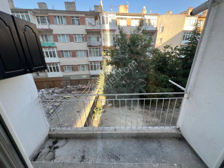 Akademi'den Ali Fuat Güven Caddesi'nde Balkonlu 2+1 Kiralık Daire