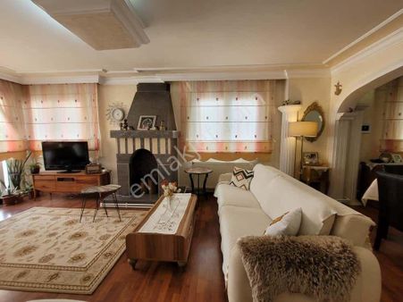 İzmir Selçuk Atatürk Mahallesinde Satılık Doğalgazlı 4+1 Çatı Dubleks Daire