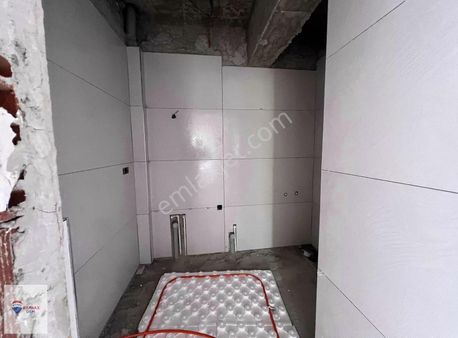 Remax Dem'den Cadde Üzerinde Alttan Isıtmalı Anahtar Teslim 2+1