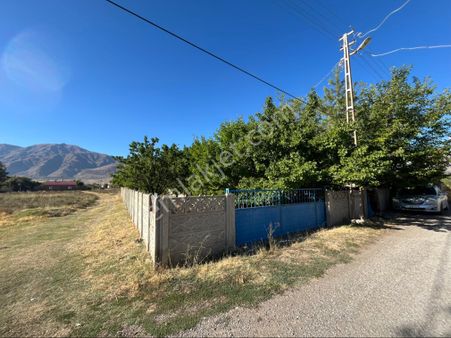 Remaxdem'den Beşsaray Köyünde Satılık Bahçeli Ev