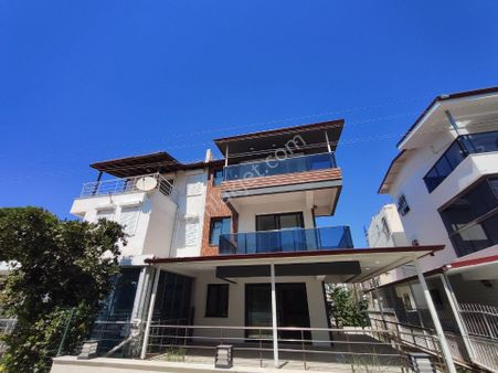 Kuşadası Kadıkalesi'nde Full Yapılı Denize 300 Metre Villa