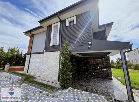 Seferihisar Bahçeşehir'de 750 M2 Arsaya Sahip Havuzlu Villalar