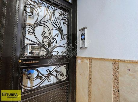 Karşıyaka Bahariye Mahallesi'nde Full Eşyalı 2+1 Kiralık Daire