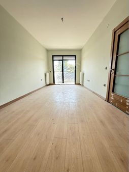 İstanbul Z.burnu Telsiz Mah.toki Sitesinde Satılık 2+1 1.kat Ebeyin Banyolu