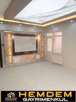 Hemdem Gayrimenkul'den Mareşalçakmak'ta Full+full Yapılı Ebeveyn Banyolu 3+1 Satılık Daire
