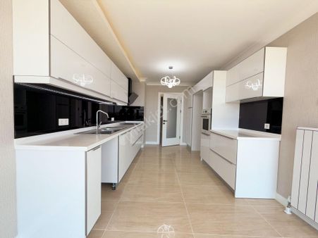 Ultra Lüks Sitede 7/24 Güvenlikli Manzaralı 4+1 Site Dairesi