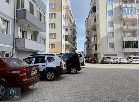 Sitede Otoparklı Cadde Üstünde 160 M2 3+1 Kiralık