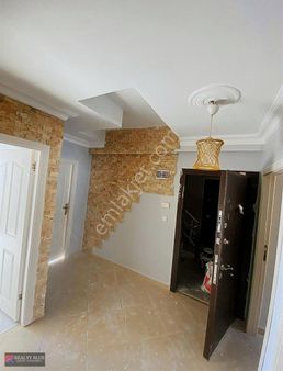 Çekmeköy M.sinan'da Arakat Balkonlu 2+1 Kiralık Geniş Daire....