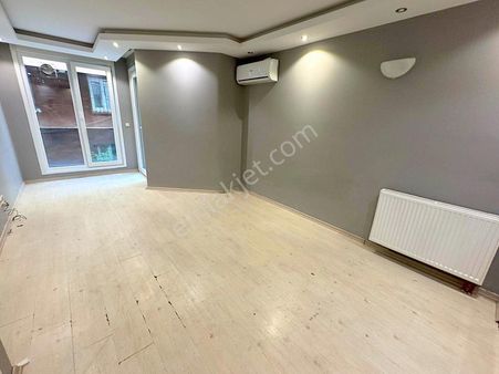 ▃birikim▃ Altıntepe'de Ayrı Mutfaklı Ara Katta Balkonlu Boş 1+1!