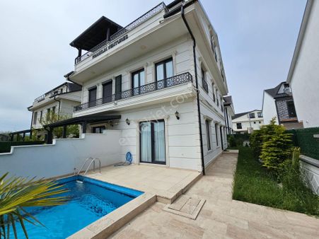 3+2 Müstakil Havuzlu , Denize Yakın , Merkezi Konumda Villa